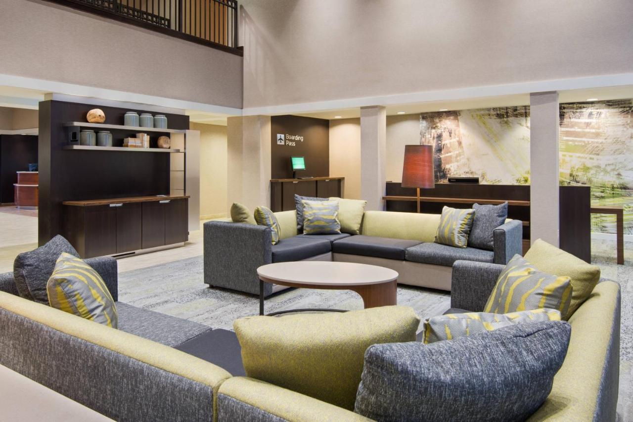 Hotel Courtyard By Marriott Springfield Airport Esterno foto