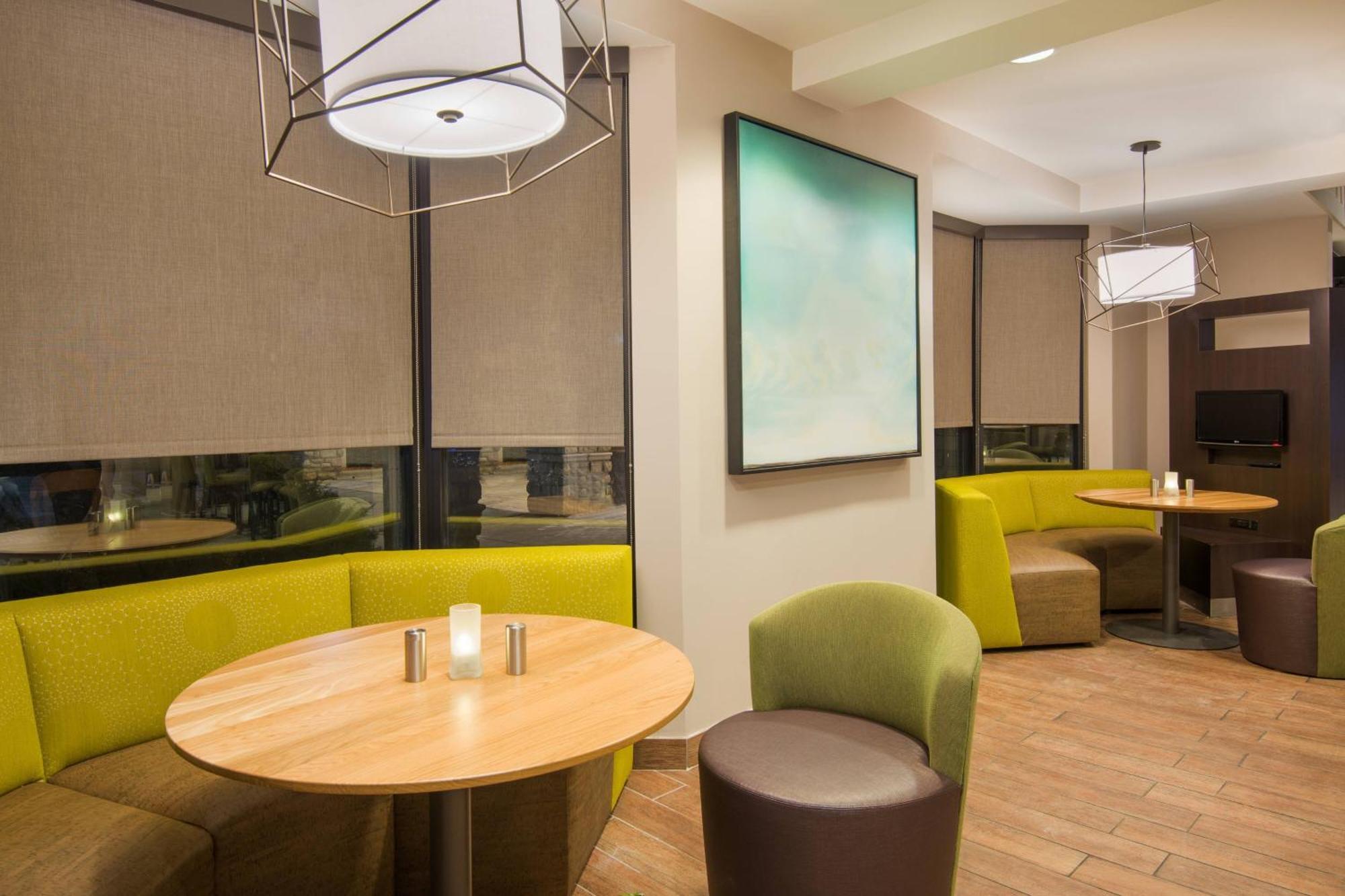 Hotel Courtyard By Marriott Springfield Airport Esterno foto