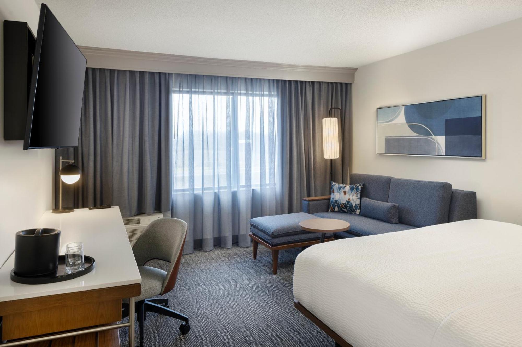 Hotel Courtyard By Marriott Springfield Airport Esterno foto