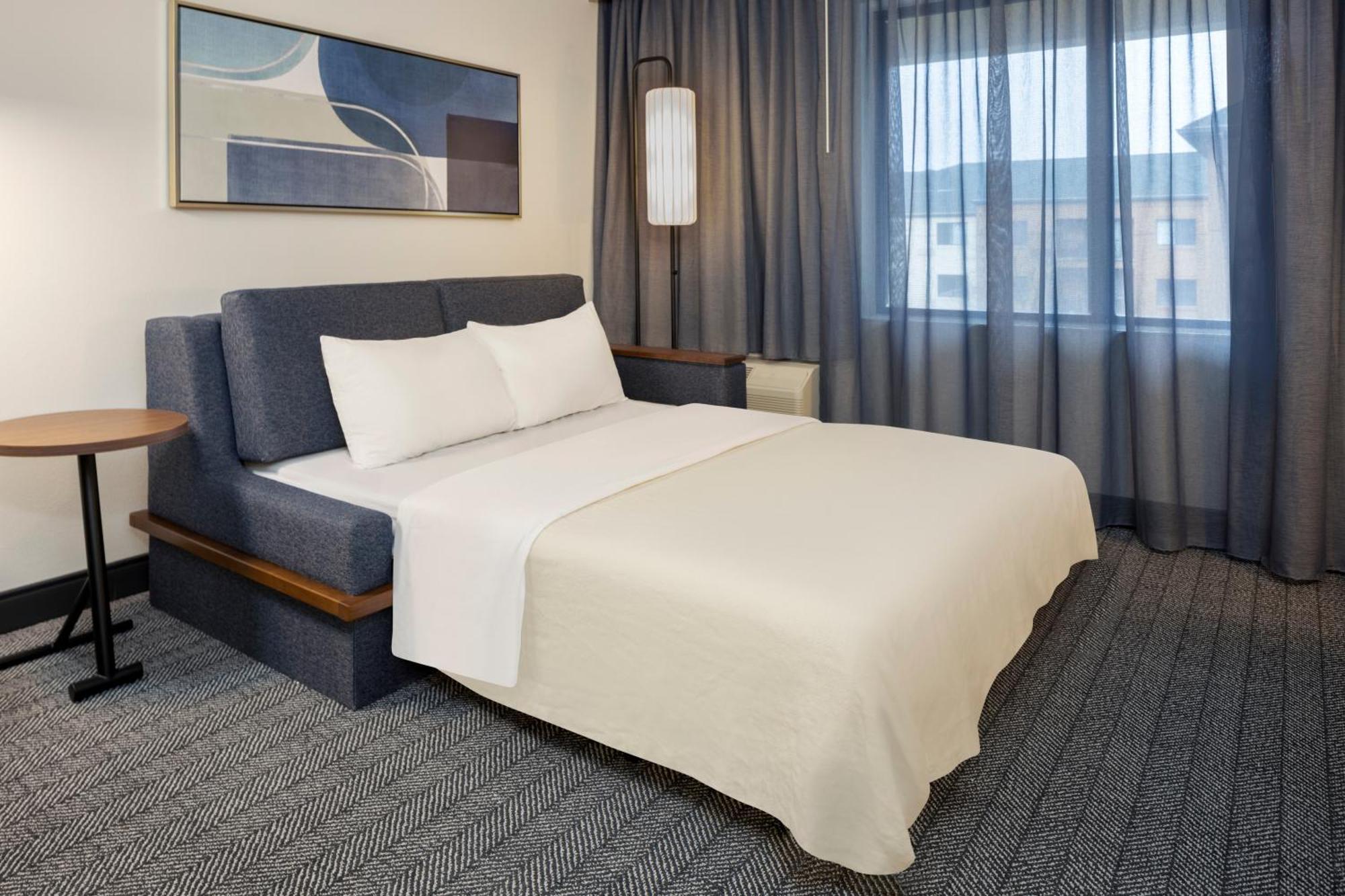 Hotel Courtyard By Marriott Springfield Airport Esterno foto
