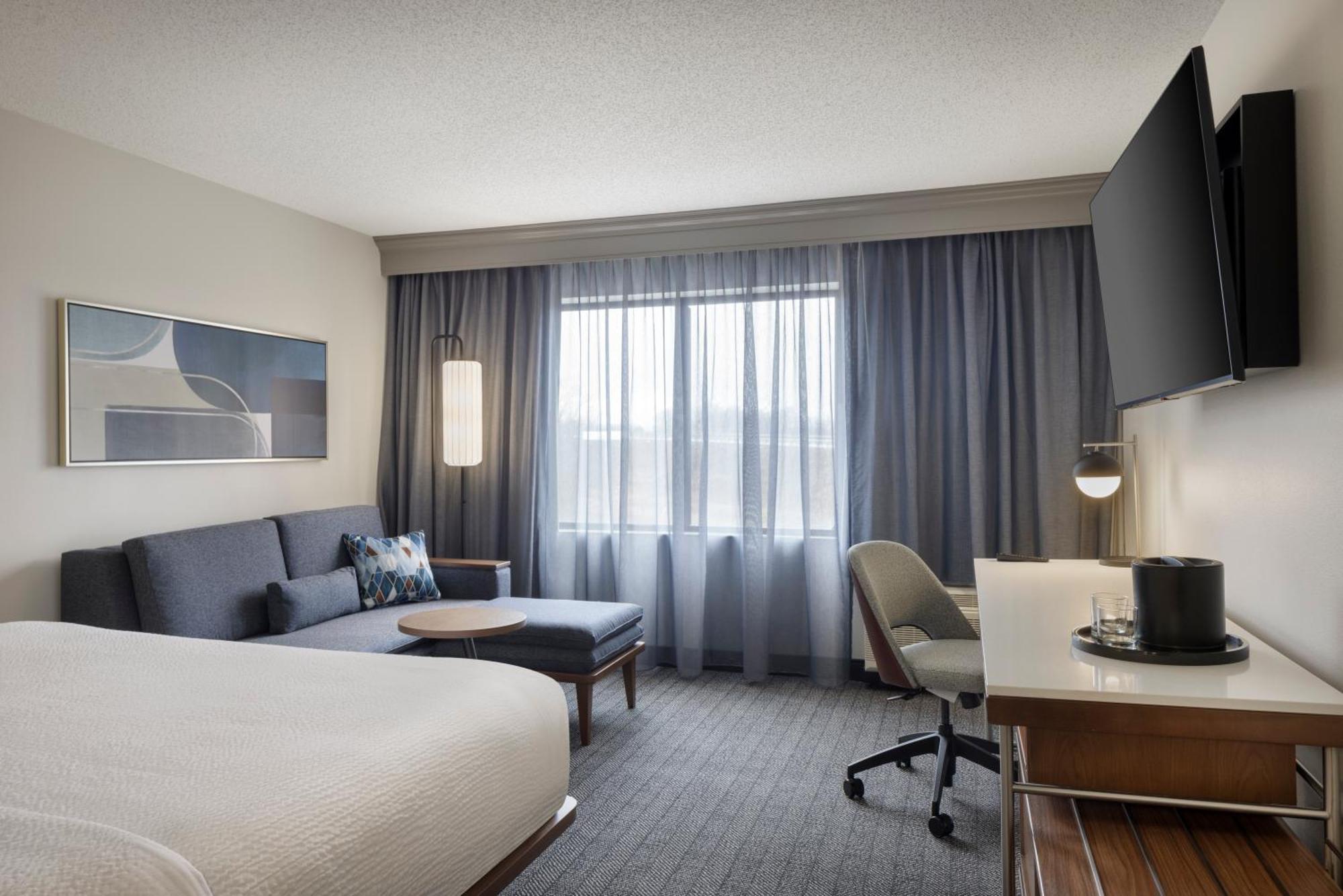 Hotel Courtyard By Marriott Springfield Airport Esterno foto