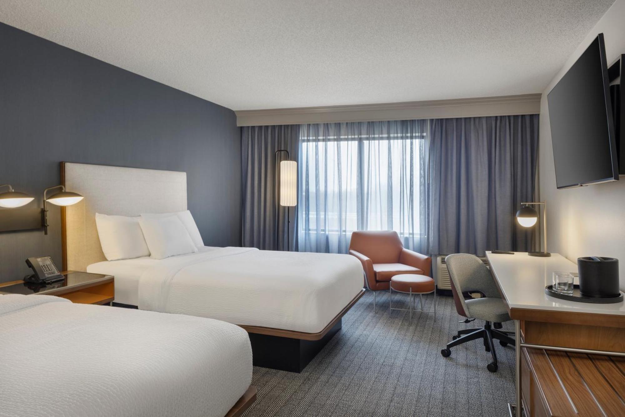 Hotel Courtyard By Marriott Springfield Airport Esterno foto