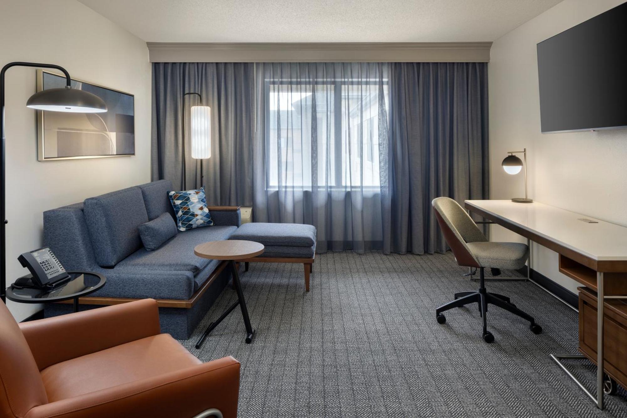 Hotel Courtyard By Marriott Springfield Airport Esterno foto