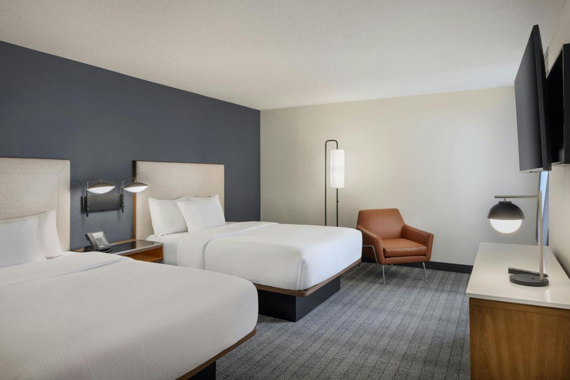 Hotel Courtyard By Marriott Springfield Airport Esterno foto