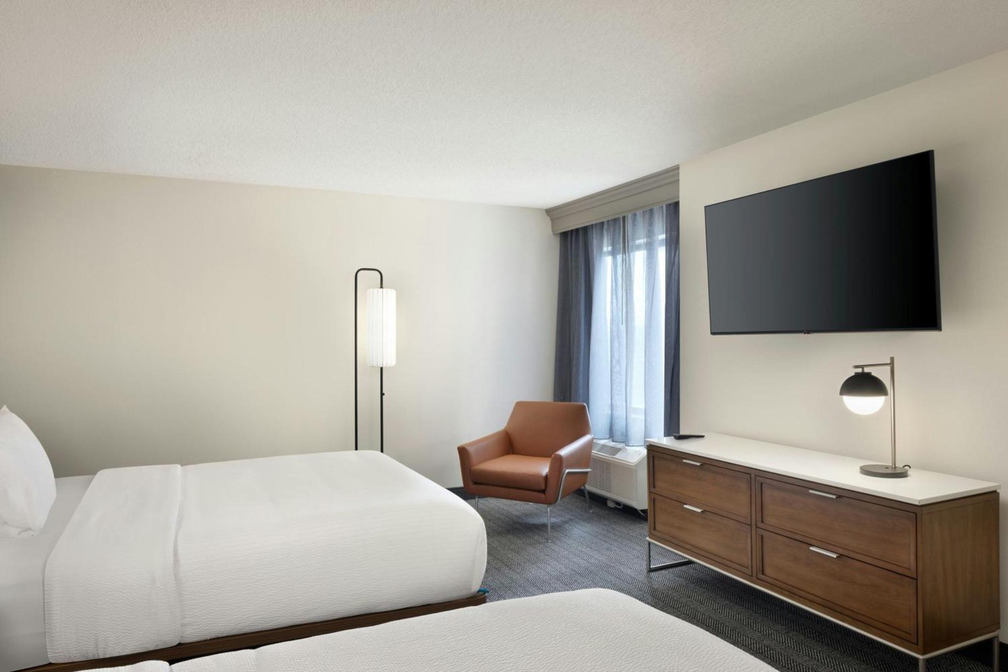 Hotel Courtyard By Marriott Springfield Airport Esterno foto