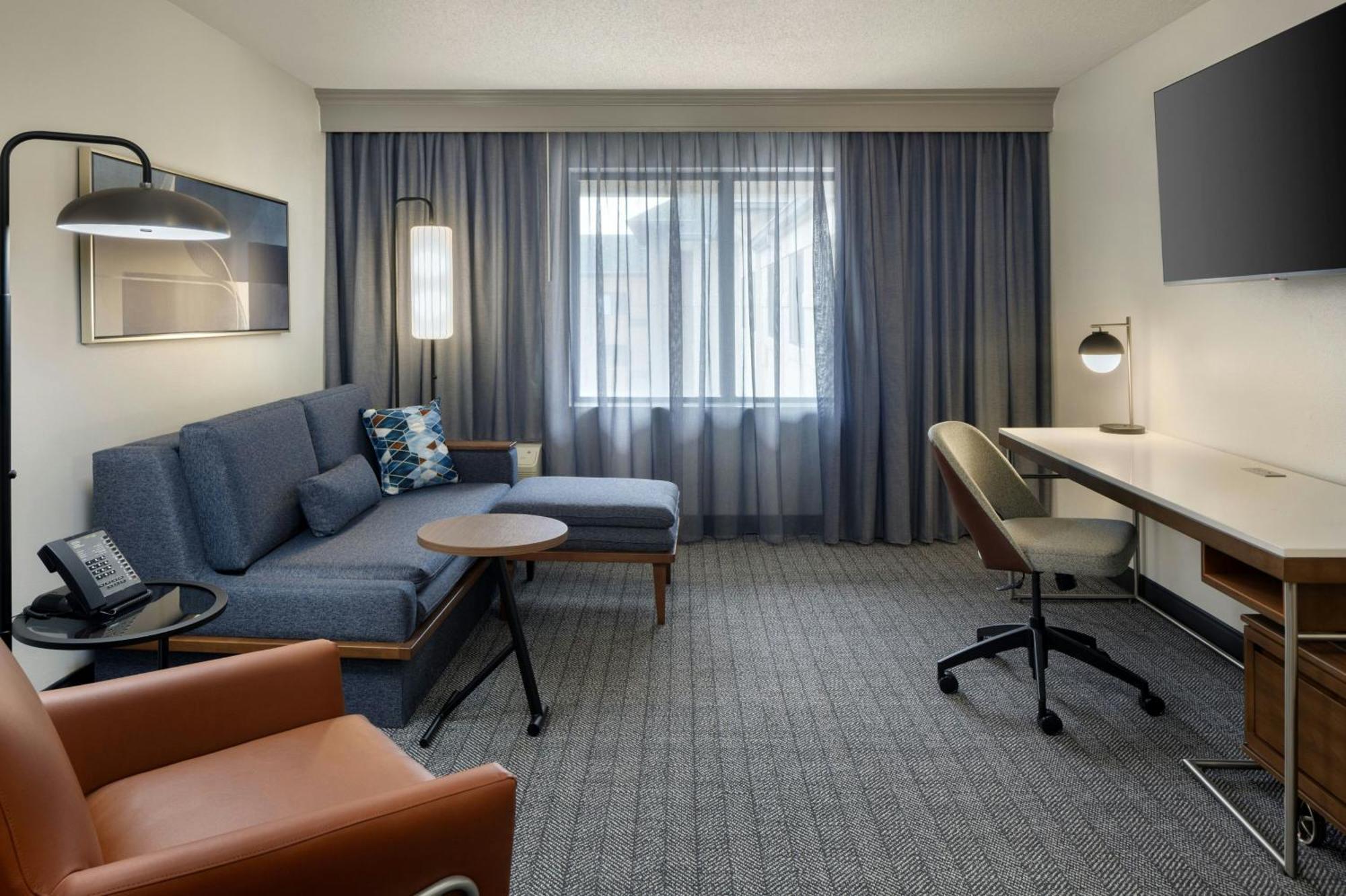 Hotel Courtyard By Marriott Springfield Airport Esterno foto