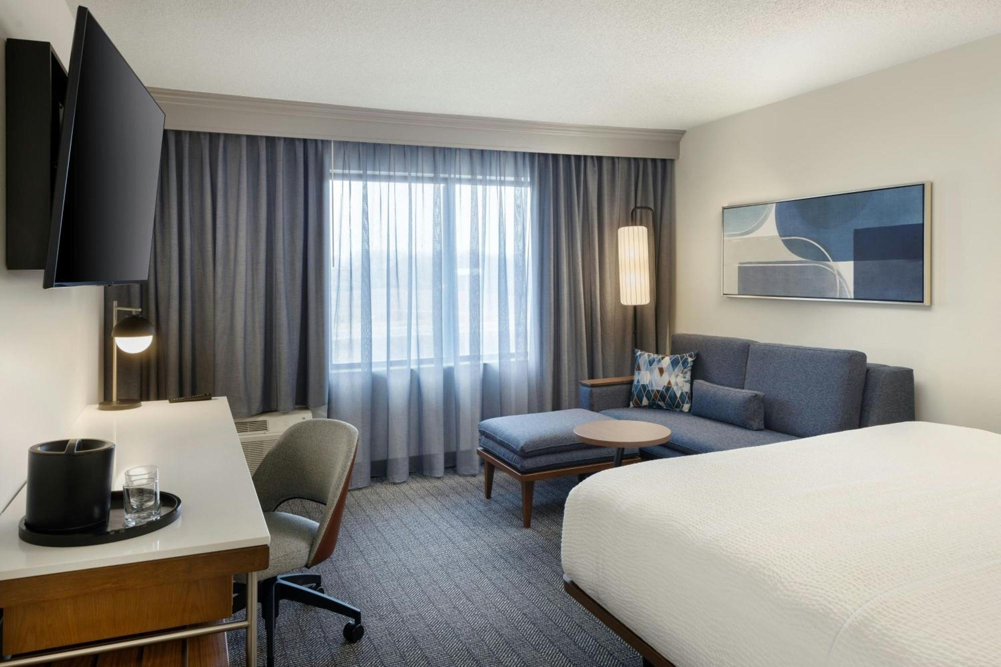 Hotel Courtyard By Marriott Springfield Airport Esterno foto