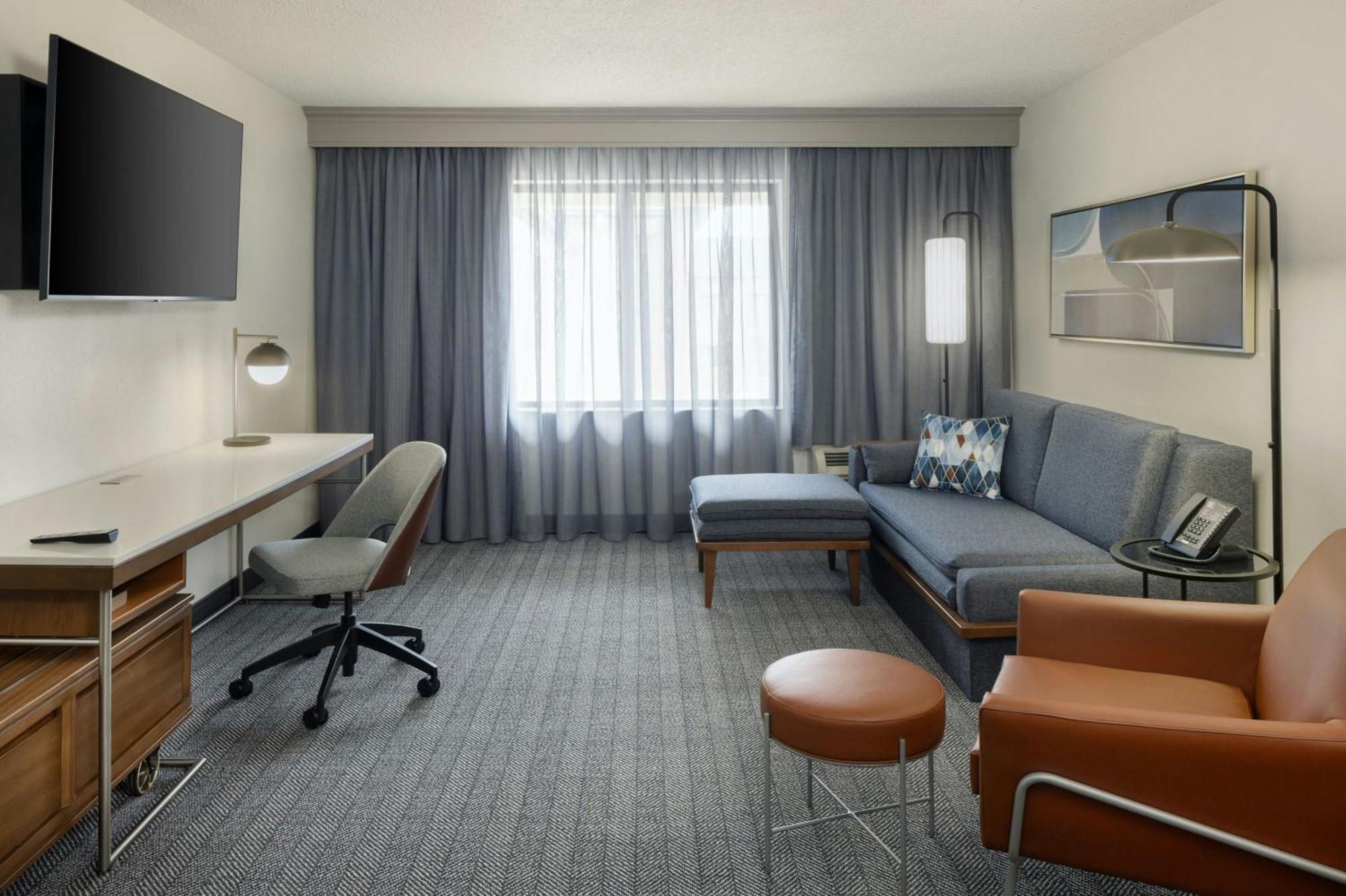 Hotel Courtyard By Marriott Springfield Airport Esterno foto