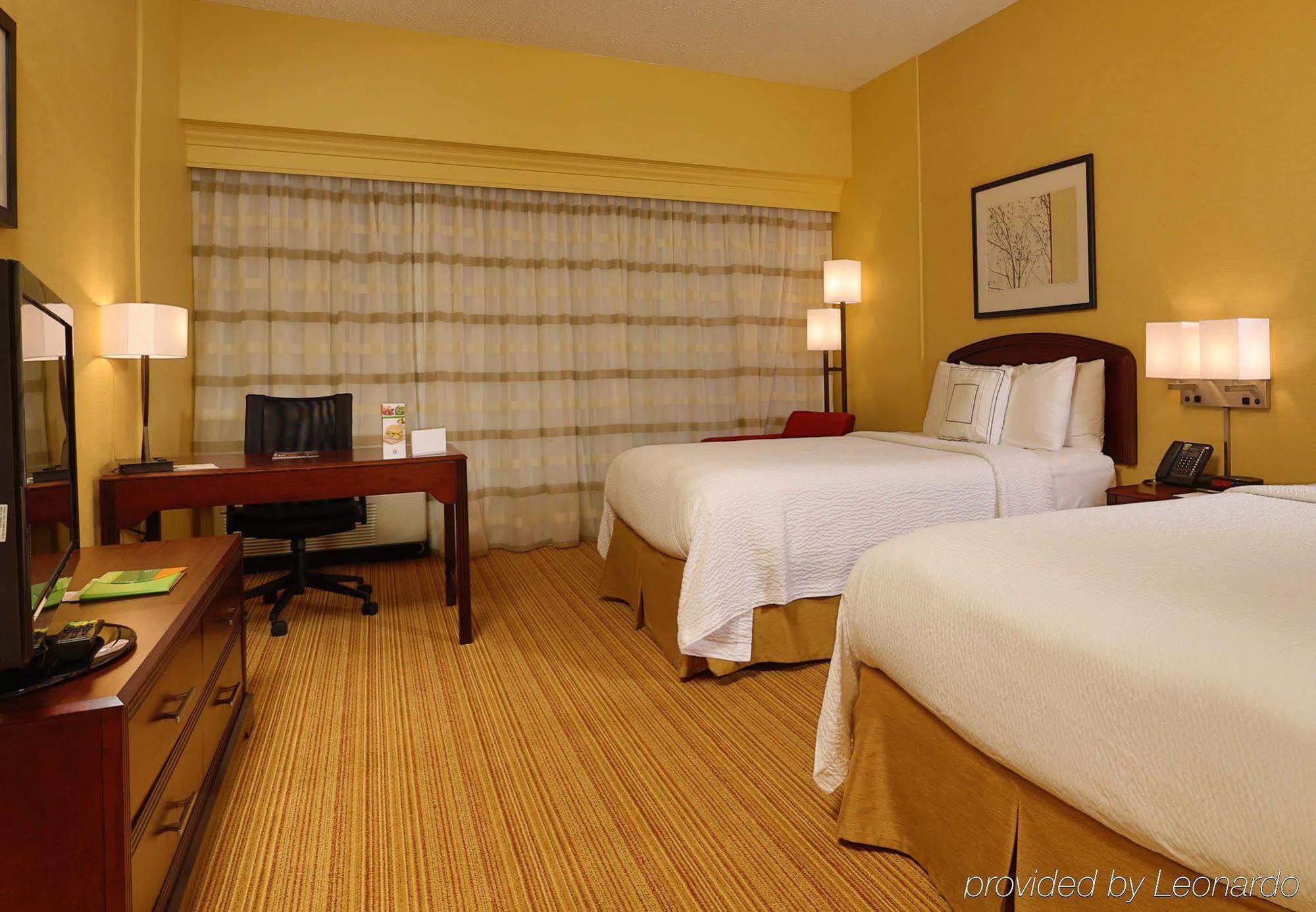 Hotel Courtyard By Marriott Springfield Airport Esterno foto