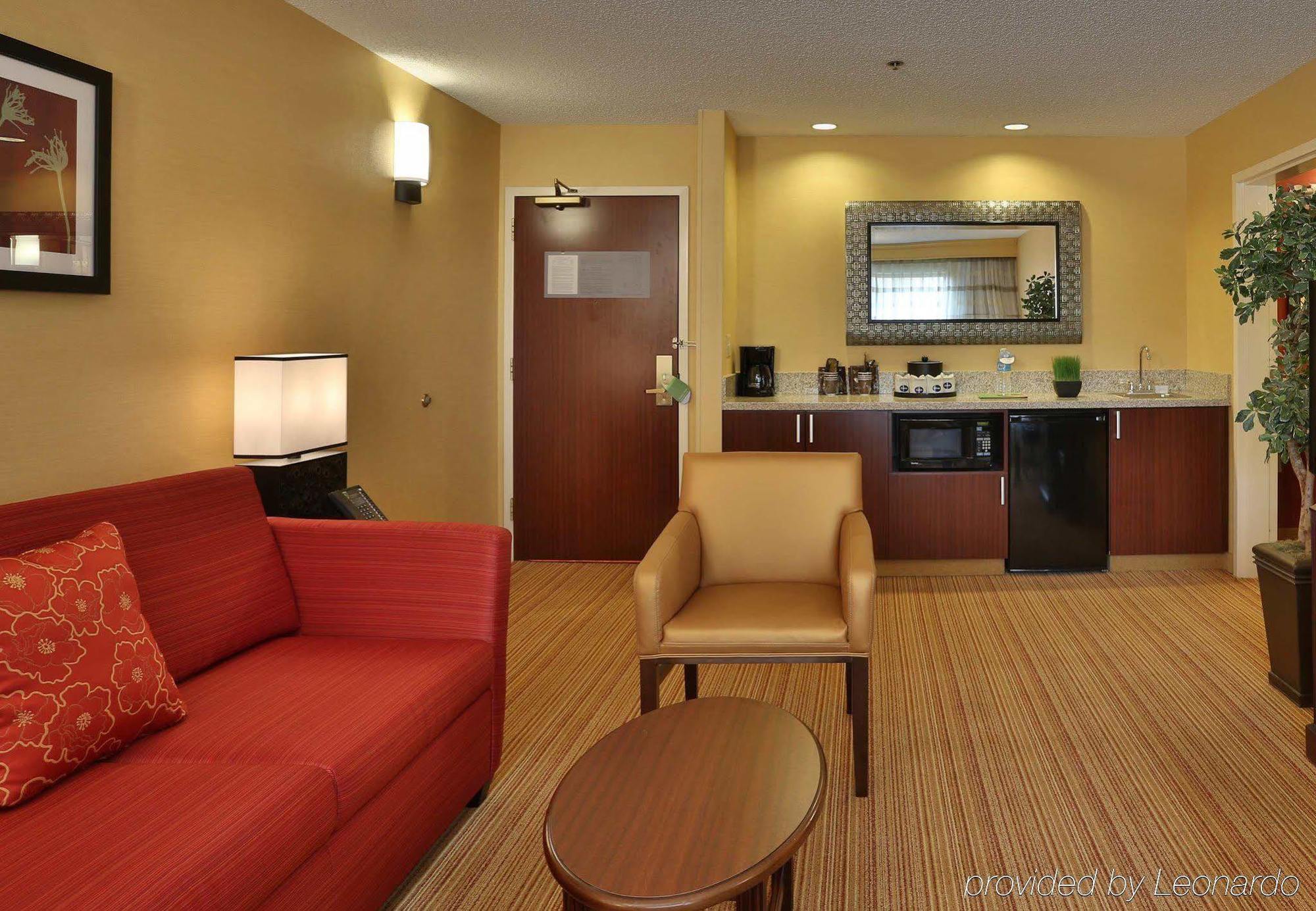Hotel Courtyard By Marriott Springfield Airport Esterno foto
