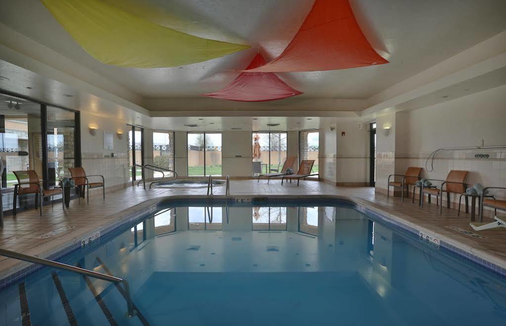 Hotel Courtyard By Marriott Springfield Airport Esterno foto