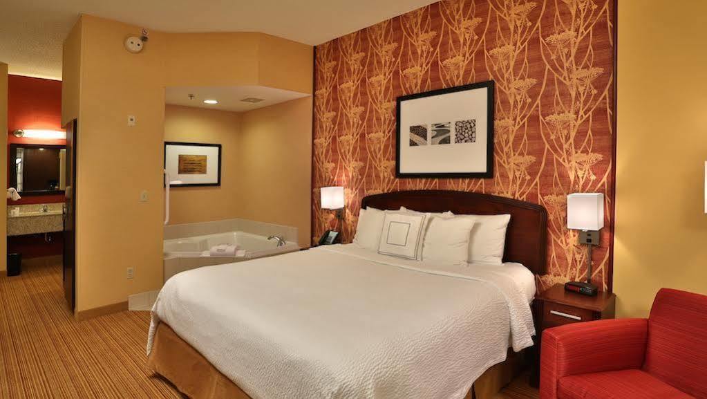 Hotel Courtyard By Marriott Springfield Airport Esterno foto