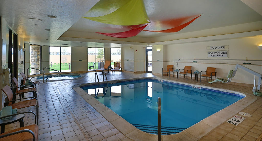 Hotel Courtyard By Marriott Springfield Airport Esterno foto